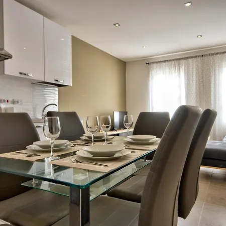 Cityvista - 3bd And Penthouse